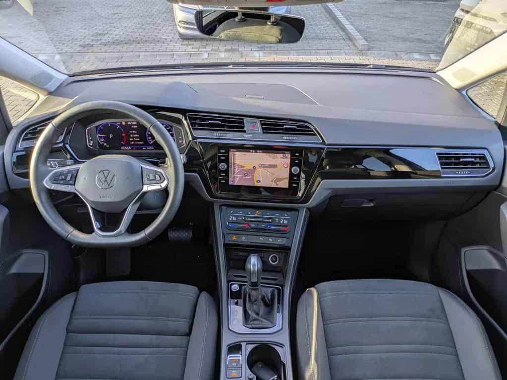 Volkswagen Touran 2.0 DSG R-Line Pano 7Si IQ.Dri AHK Matrix 07/2025-photo-19