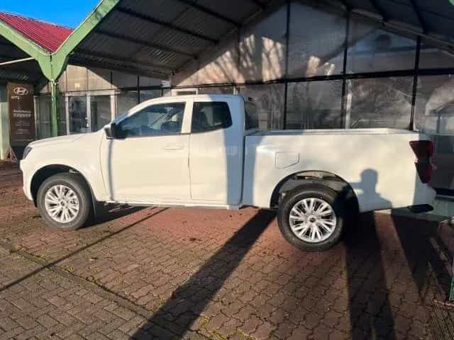 Isuzu D-Max Space-Cab L 4WD DAB SHZ Regensensor BT Lic null-photo-1