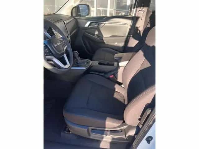 Isuzu D-Max Space-Cab L 4WD DAB SHZ Regensensor BT Lic null-photo-2