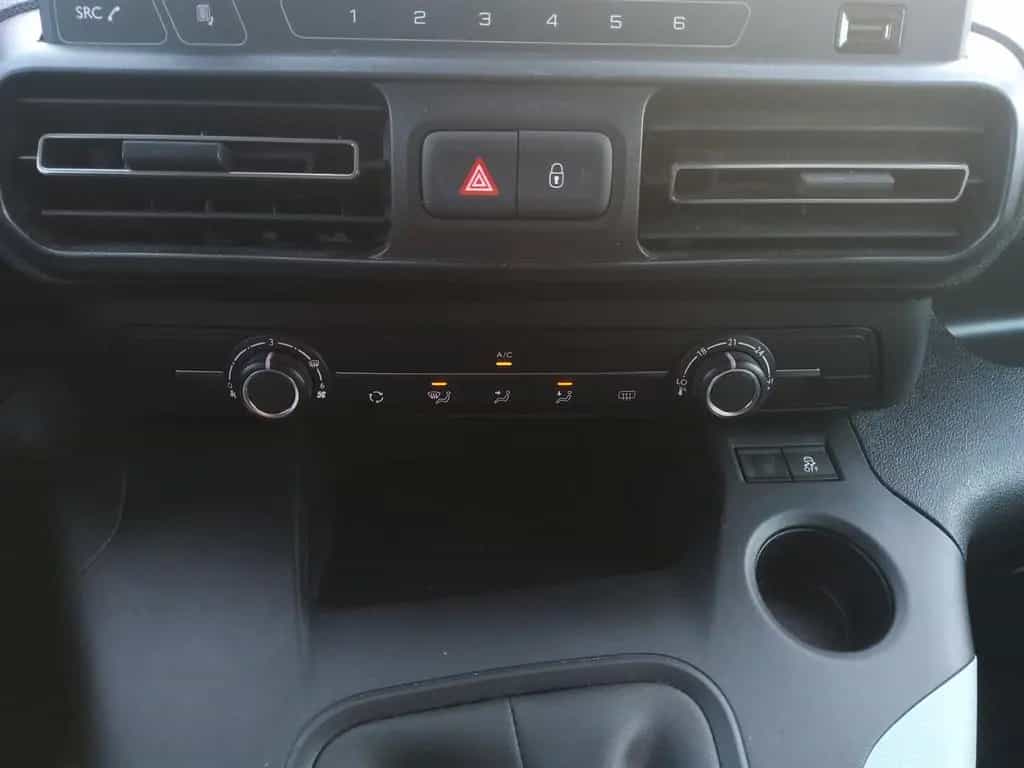 Citroën Berlingo Live M PT110 *Rollstuhlumbau Taxi Rampe 12/2020-photo-11