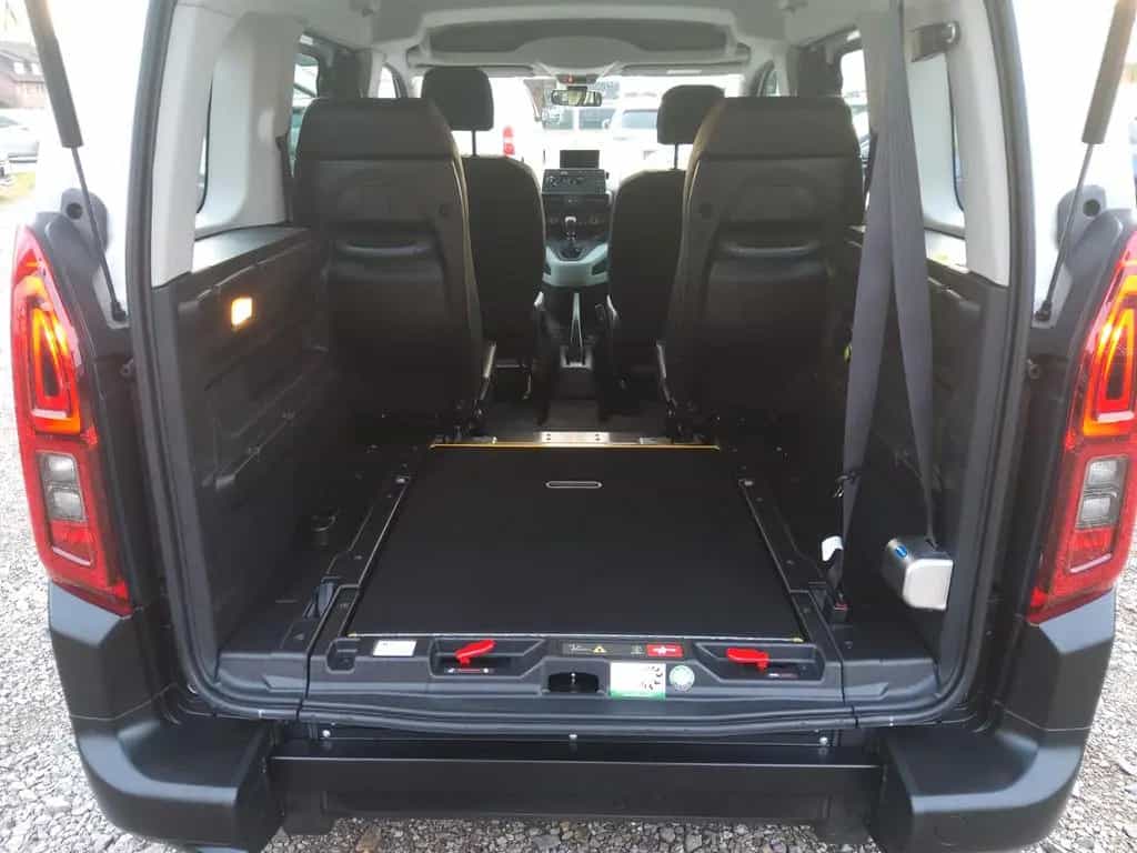 Citroën Berlingo Live M PT110 *Rollstuhlumbau Taxi Rampe 12/2020-photo-4