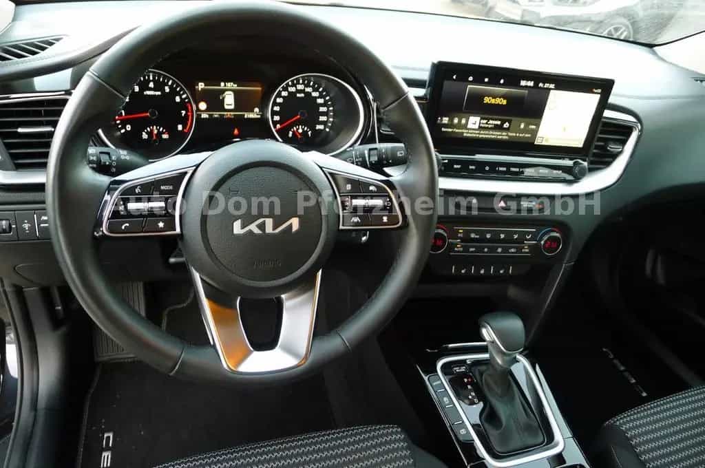 Kia Ceed SW 1,5T DCT Spirit /UVO/NAVI/LED 05/2025-photo-13