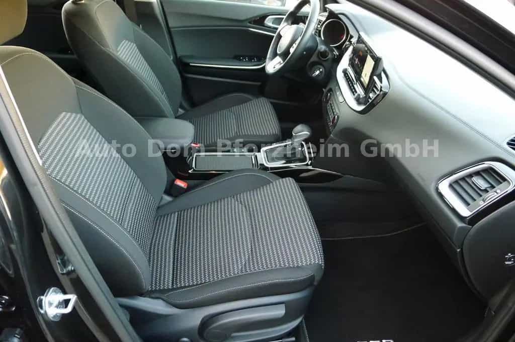 Kia Ceed SW 1,5T DCT Spirit /UVO/NAVI/LED 05/2025-photo-15