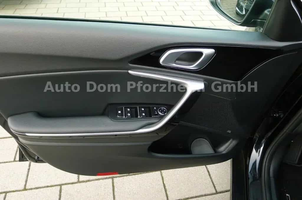 Kia Ceed SW 1,5T DCT Spirit /UVO/NAVI/LED 05/2025-photo-6