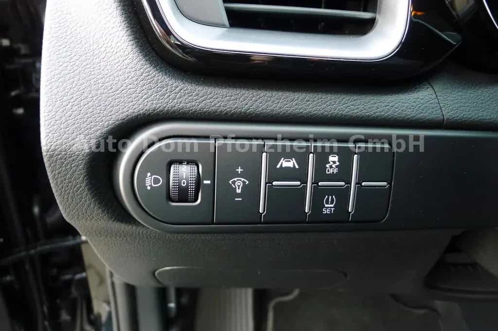 Kia Ceed SW 1,5T DCT Spirit /UVO/NAVI/LED 05/2025-photo-8