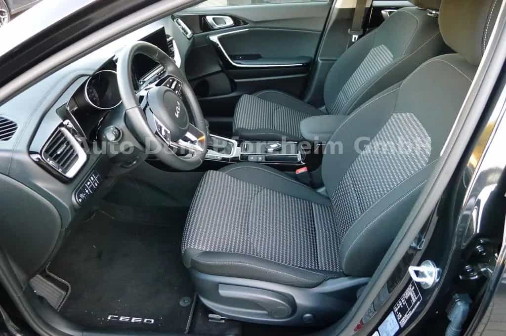 Kia Ceed SW 1,5T DCT Spirit /UVO/NAVI/LED 05/2025-photo-9