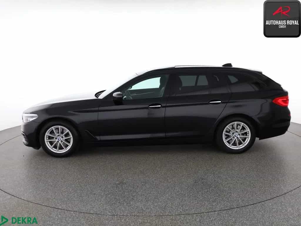 BMW 5 Series 520 i T EXKLUSIV PANO,HUD,NAVIPROF,KEYLESSGO,SH 08/2018-photo-1