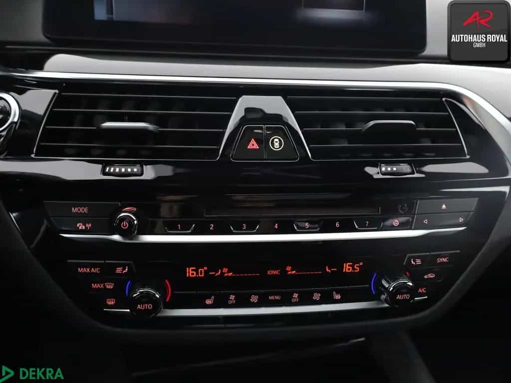 BMW 5 Series 520 i T EXKLUSIV PANO,HUD,NAVIPROF,KEYLESSGO,SH 08/2018-photo-18