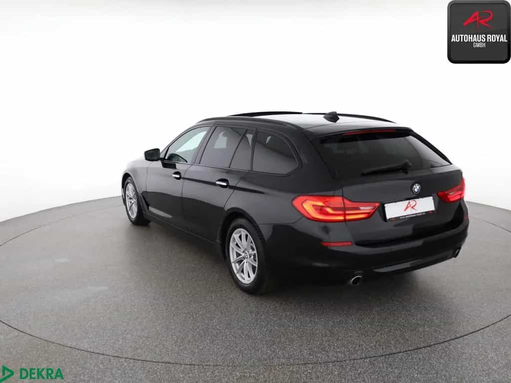 BMW 5 Series 520 i T EXKLUSIV PANO,HUD,NAVIPROF,KEYLESSGO,SH 08/2018-photo-2