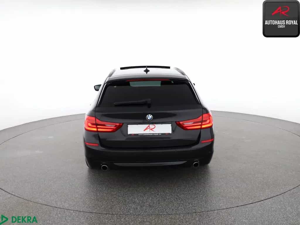 BMW 5 Series 520 i T EXKLUSIV PANO,HUD,NAVIPROF,KEYLESSGO,SH 08/2018-photo-3