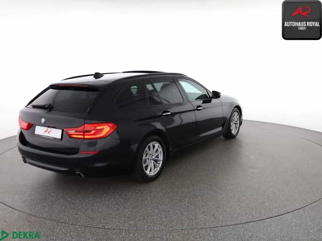 BMW 5 Series 520 i T EXKLUSIV PANO,HUD,NAVIPROF,KEYLESSGO,SH 08/2018-photo-4