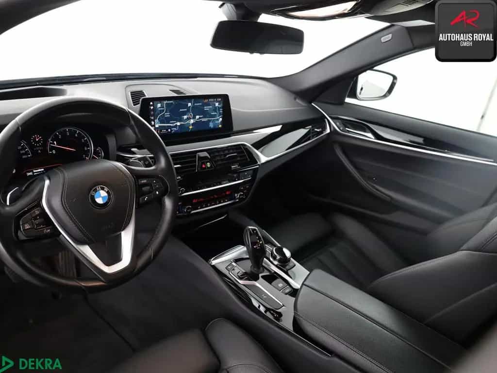 BMW 5 Series 520 i T EXKLUSIV PANO,HUD,NAVIPROF,KEYLESSGO,SH 08/2018-photo-8