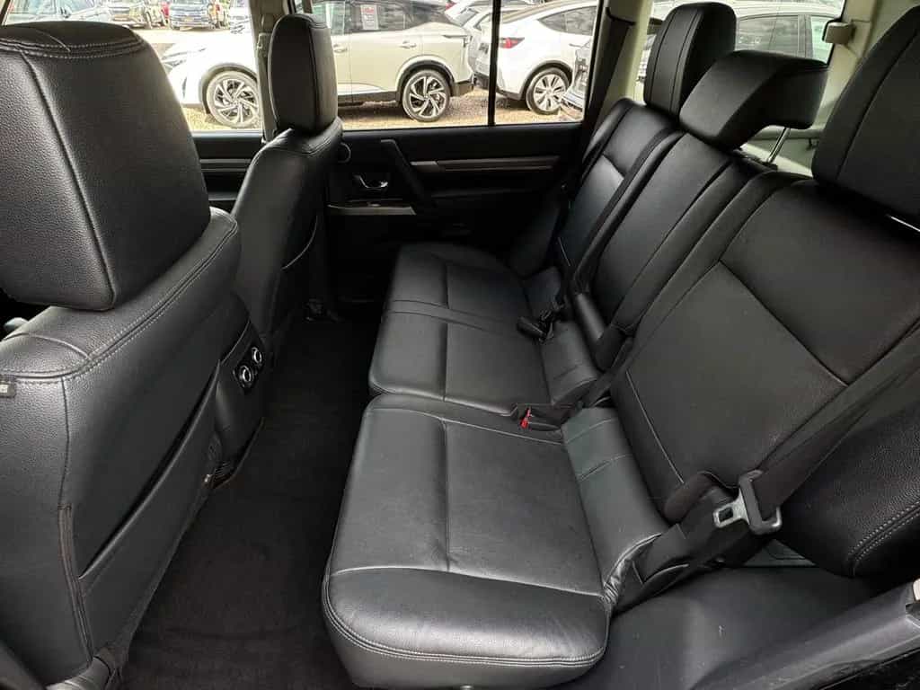 Mitsubishi Pajero 3.2 DI-D Diamant Edition LEDER KAMERA AHK 12/2015-photo-5