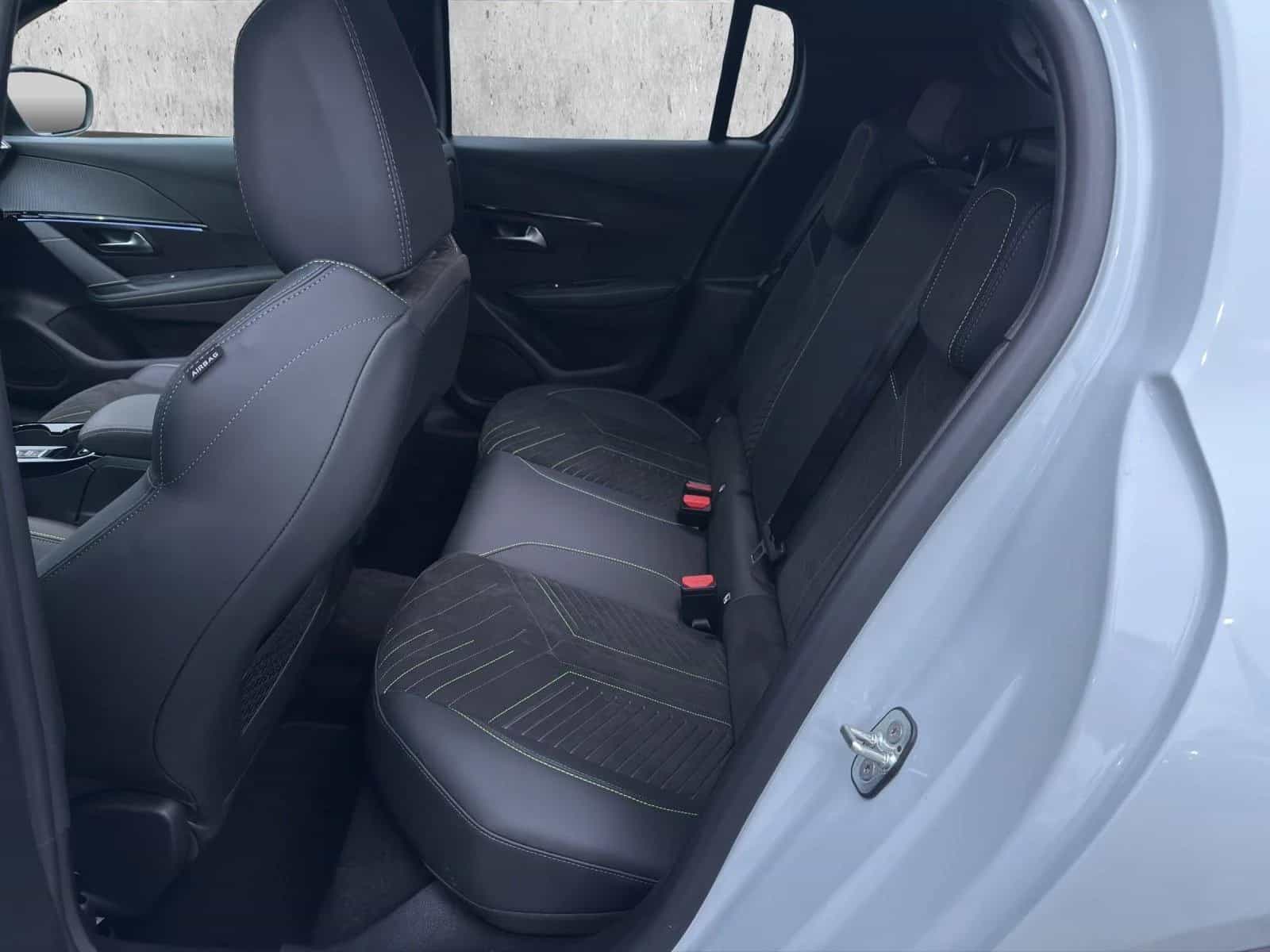 Peugeot 208 null-photo-13