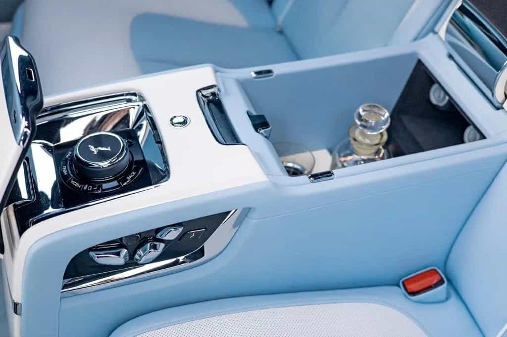 Rolls-Royce Cullinan 05/2023-photo-35