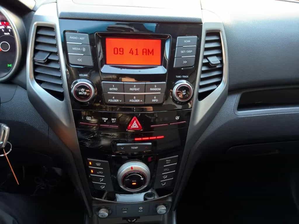 Ssangyong Tivoli 1.6 2WD *SHZ/KLIMA/BLUETOOTH* 05/2018-photo-13