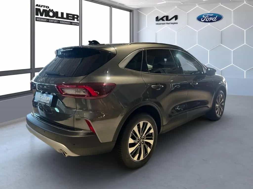 Ford Kuga 1.5l EcoBoost Titanium 5D M6 FWD AHK Winter null-photo-4