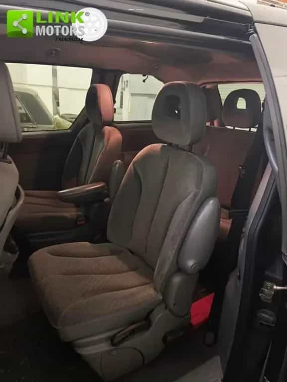 Chrysler Grand Voyager CHRYSLER Voyager 2.8 CRD cat Limited Auto 05/2005-photo-0