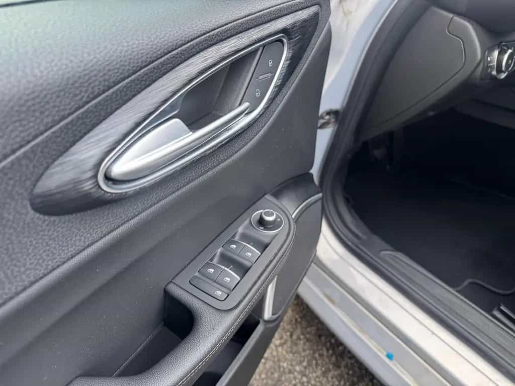 Alfa Romeo Giulia "Bianco Lunare" 10/2021-photo-10