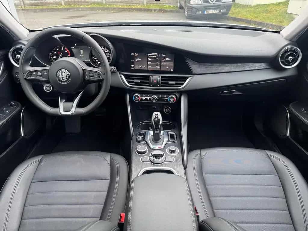 Alfa Romeo Giulia "Bianco Lunare" 10/2021-photo-18