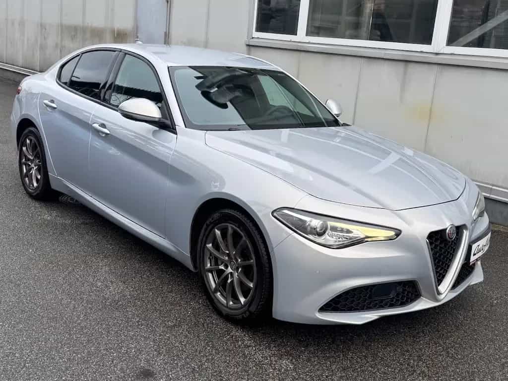 Alfa Romeo Giulia "Bianco Lunare" 10/2021-photo-2