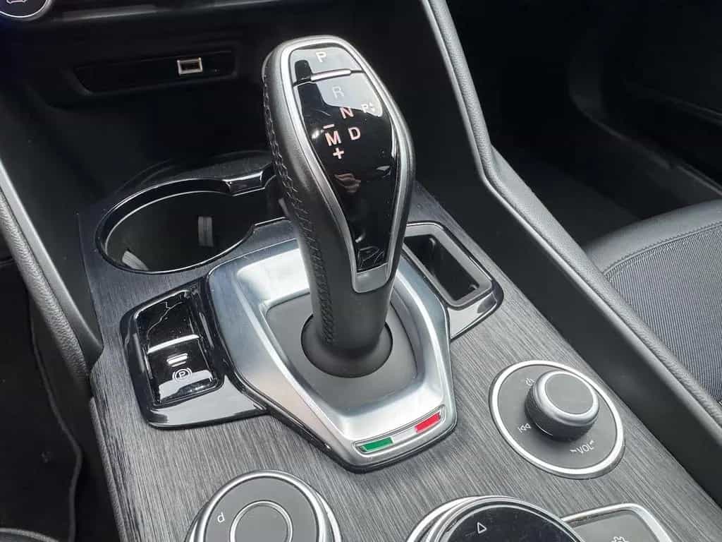 Alfa Romeo Giulia "Bianco Lunare" 10/2021-photo-23
