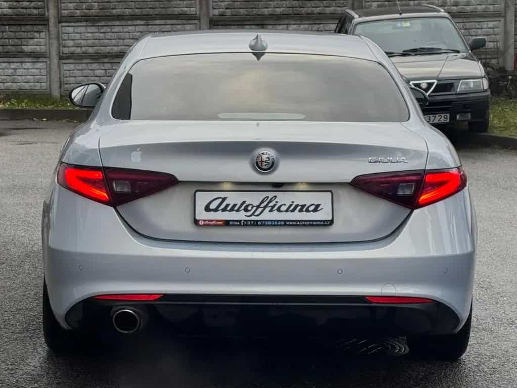 Alfa Romeo Giulia "Bianco Lunare" 10/2021-photo-5