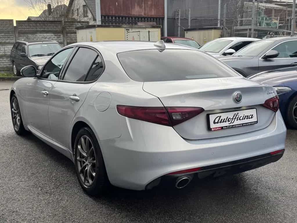 Alfa Romeo Giulia "Bianco Lunare" 10/2021-photo-6
