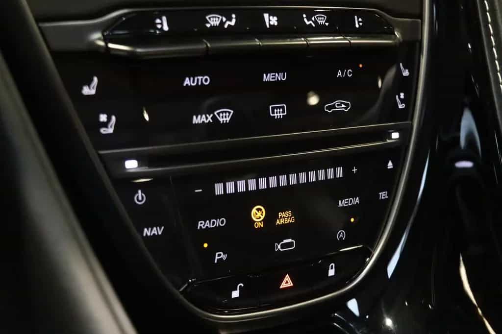 Aston Martin DBS Superleggera Volante - B&O - Carbon 11/2018-photo-13