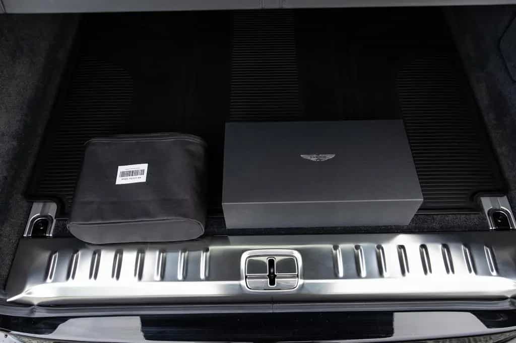 Aston Martin DBX 4.0 V8 DBX707 PURPLE STORM 289K LP Q Leather 06/2025-photo-38