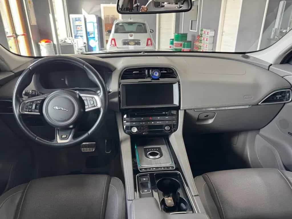 Jaguar F-Pace 2.0 D 180 CV AWD R-Sport 11/2016-photo-10