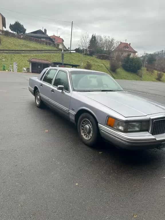 Lincoln Town Car / Mit LPG Antrieb TÜV NEU 04/1994-photo-1