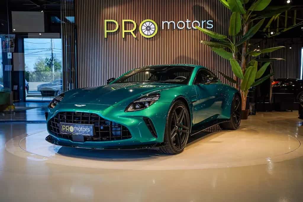 Aston Martin V8 Vantage Vantage 4.0 V8 Schalensitze / Podium Green / B&W 01/2025-photo-0