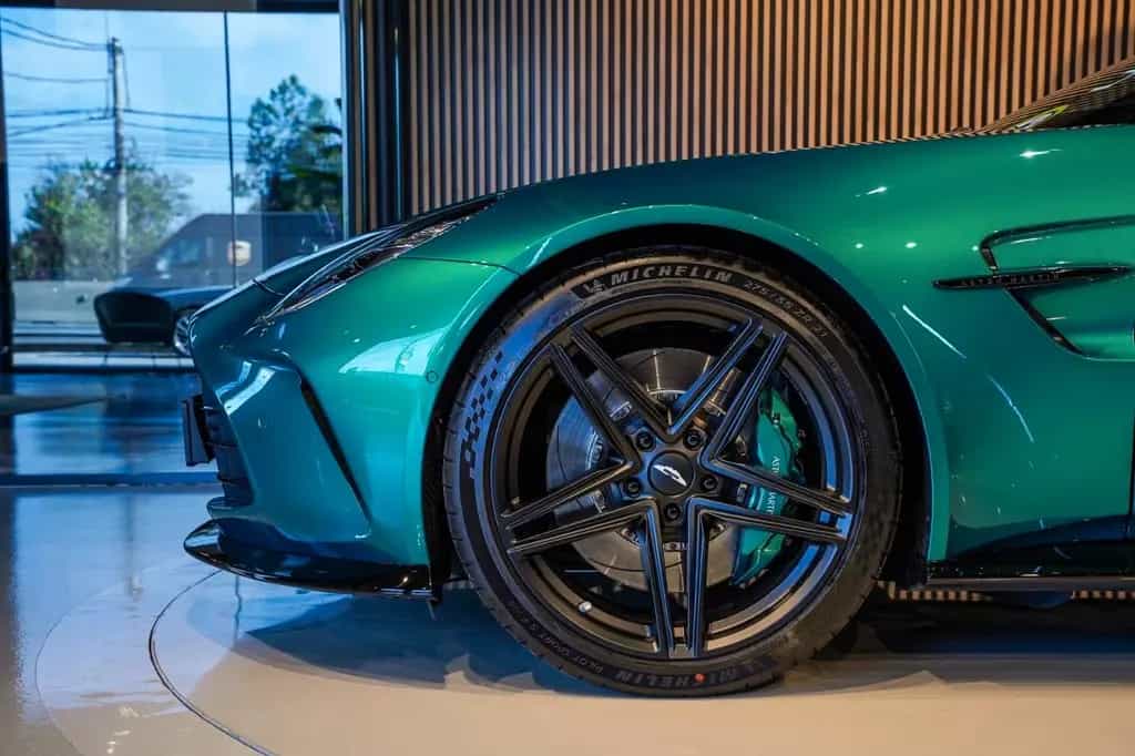 Aston Martin V8 Vantage Vantage 4.0 V8 Schalensitze / Podium Green / B&W 01/2025-photo-10