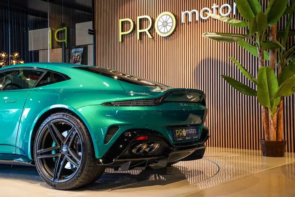 Aston Martin V8 Vantage Vantage 4.0 V8 Schalensitze / Podium Green / B&W 01/2025-photo-12