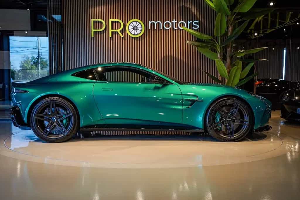 Aston Martin V8 Vantage Vantage 4.0 V8 Schalensitze / Podium Green / B&W 01/2025-photo-2