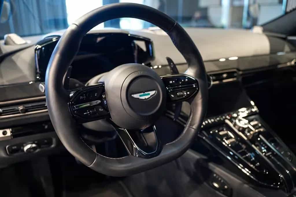 Aston Martin V8 Vantage Vantage 4.0 V8 Schalensitze / Podium Green / B&W 01/2025-photo-21