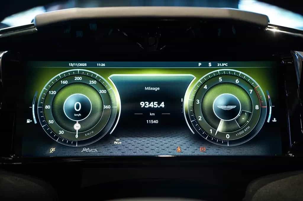 Aston Martin V8 Vantage Vantage 4.0 V8 Schalensitze / Podium Green / B&W 01/2025-photo-24