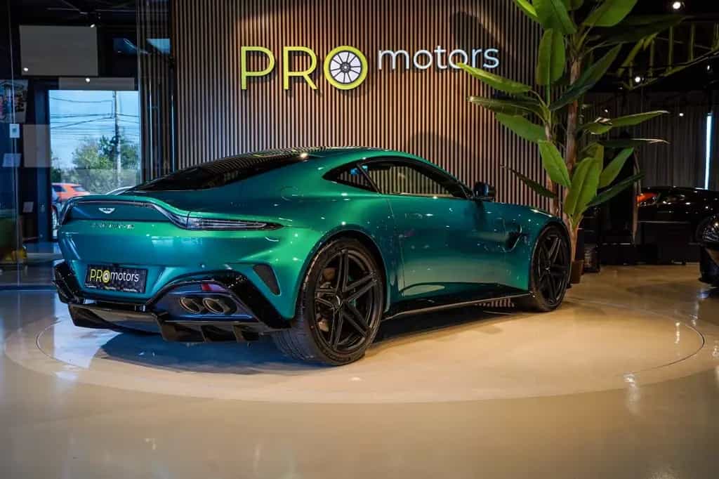 Aston Martin V8 Vantage Vantage 4.0 V8 Schalensitze / Podium Green / B&W 01/2025-photo-3
