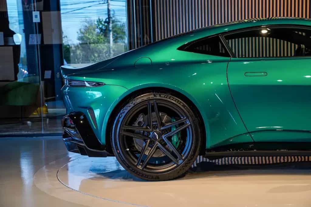 Aston Martin V8 Vantage Vantage 4.0 V8 Schalensitze / Podium Green / B&W 01/2025-photo-7