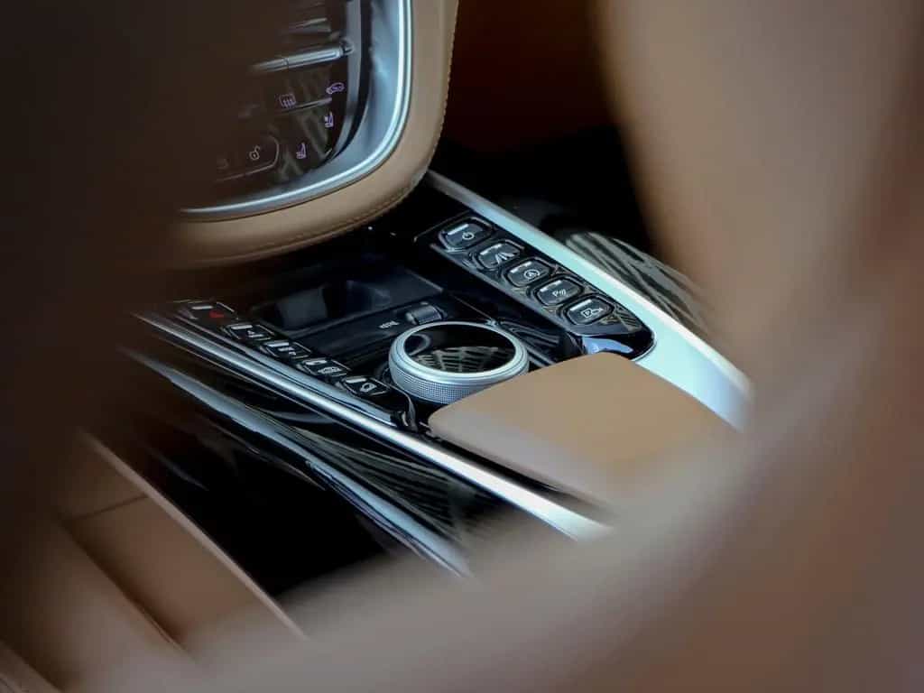 Aston Martin DBX 4.0 V8 04/2021-photo-18