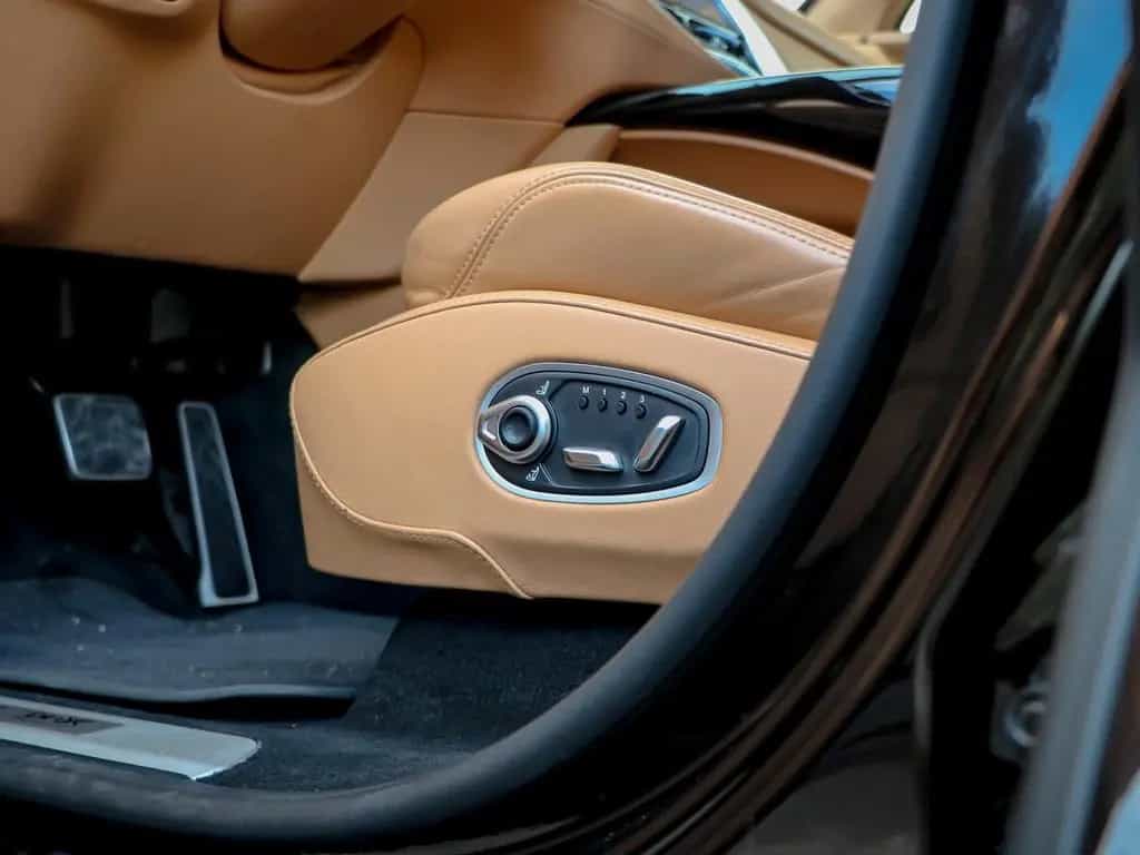Aston Martin DBX 4.0 V8 04/2021-photo-27