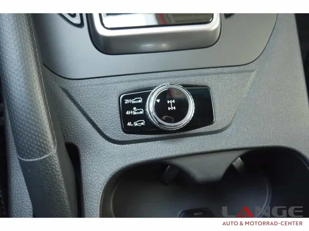 Ssangyong Musso Grand 05.1 4WD 3.5t Anhängelast Navi digit 01/2026-photo-12