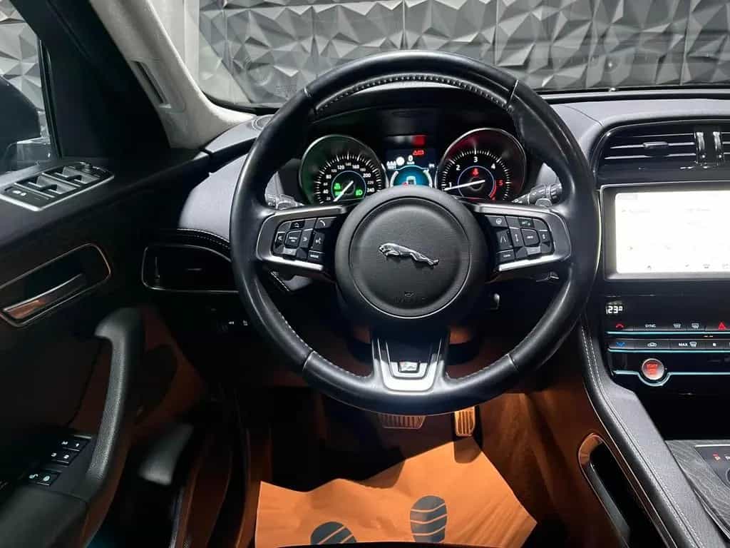 Jaguar F-Pace R-Sport AWD, Kamera, AHK, Vollleder, LED 12/2019-photo-8