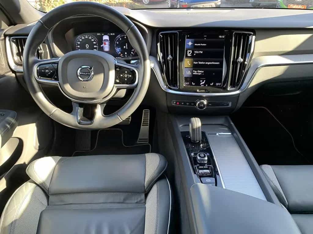 Volvo V60 R Design H&K+Navi+Winterpaket+Kamera 06/2021-photo-11