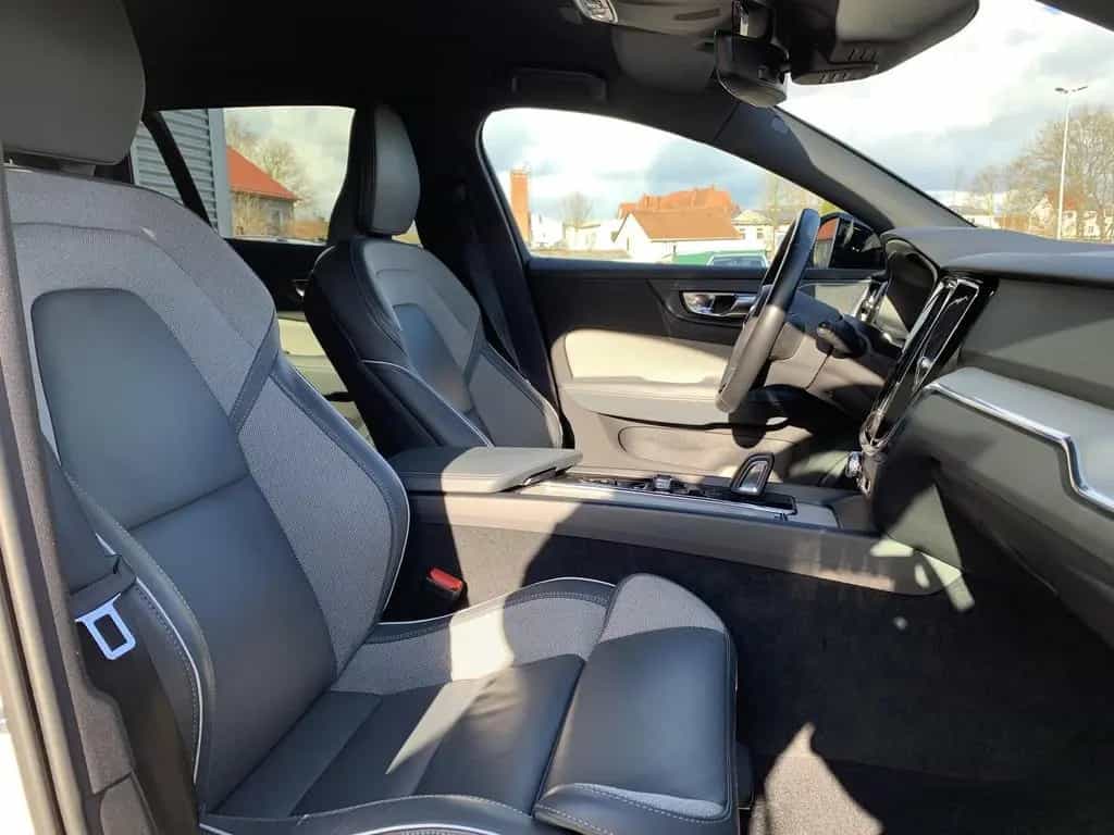 Volvo V60 R Design H&K+Navi+Winterpaket+Kamera 06/2021-photo-12
