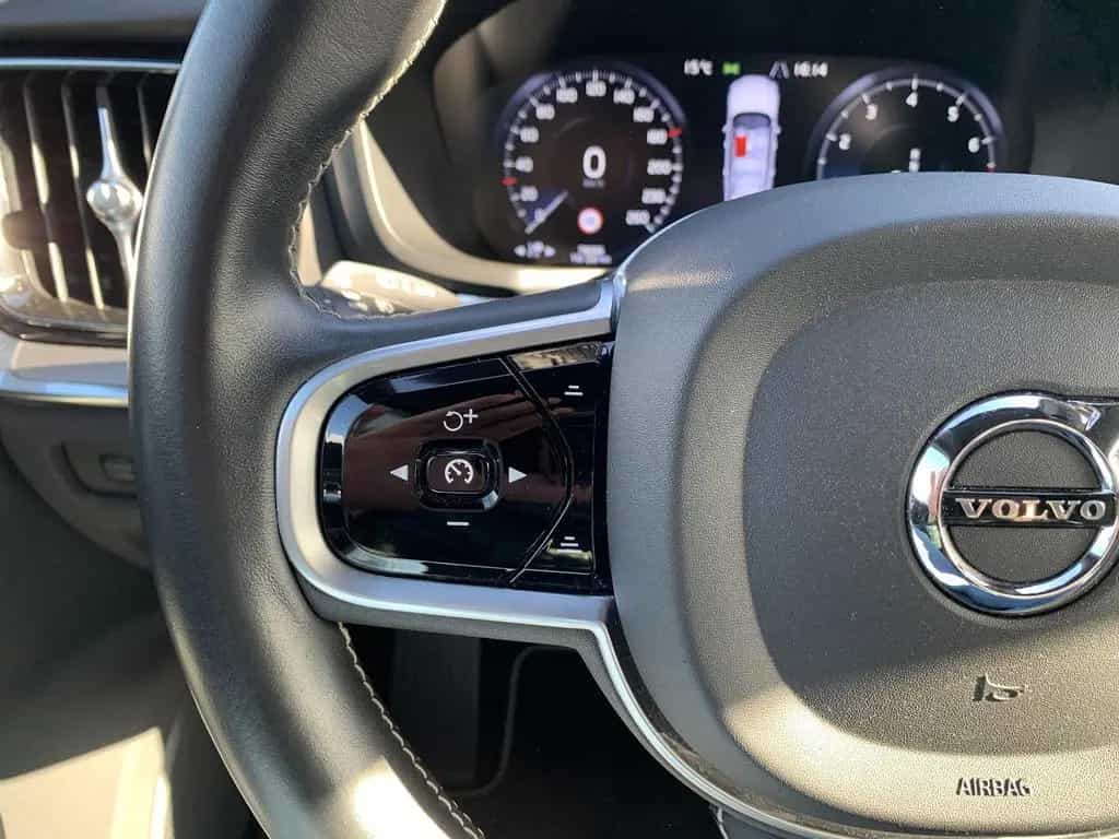 Volvo V60 R Design H&K+Navi+Winterpaket+Kamera 06/2021-photo-16
