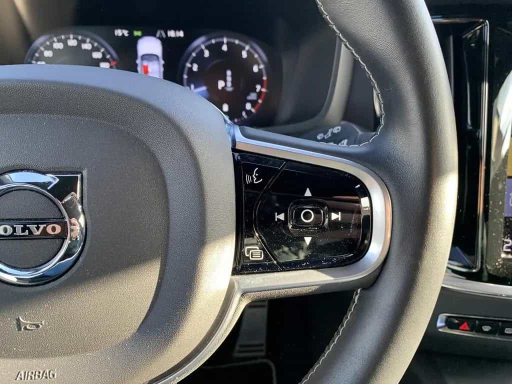 Volvo V60 R Design H&K+Navi+Winterpaket+Kamera 06/2021-photo-17