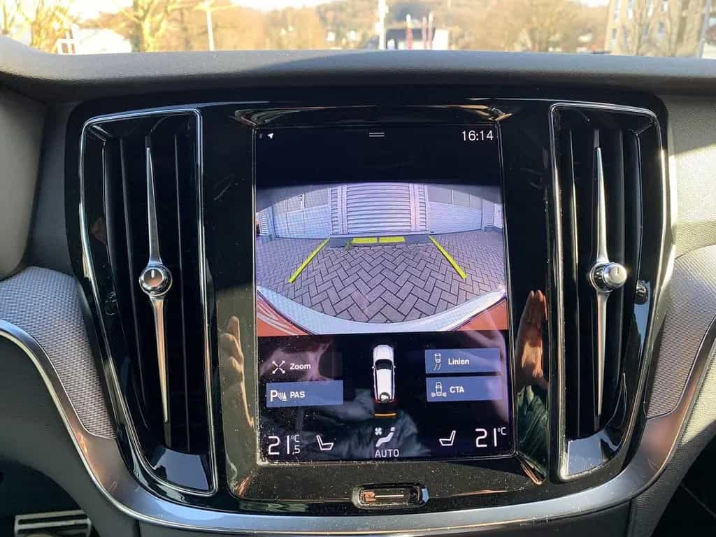 Volvo V60 R Design H&K+Navi+Winterpaket+Kamera 06/2021-photo-21