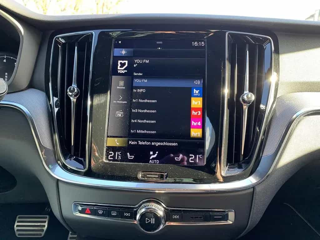 Volvo V60 R Design H&K+Navi+Winterpaket+Kamera 06/2021-photo-22